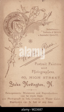 Viktorianische Werbung CDV (Carte de Visite) zeigen die Illustration und Kalligraphie vom Wallis Bros, Portrait Maler und Fotografen, 60 High Street, Stoke Newington, London. Stockfoto
