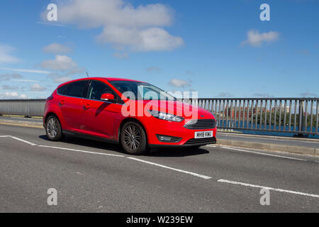 2018 Rot Ford Focus Zetec Edition; GROSSBRITANNIEN; Verkehr, Transport, moderne, Limousinen, Klassiker, historics, collectibles, an der Strandpromenade, Southport, Großbritannien Stockfoto