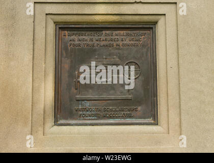 Details der Joseph Whitworth Memorial, Darley Dale Derbyshire UK Stockfoto