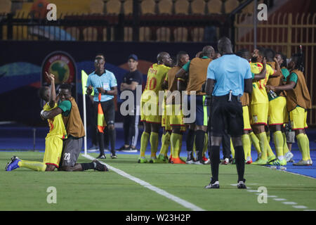 Kairo, Ägypten. 05. Juli, 2019. Benin feiern ersten Ziel ihrer Seite während der 2019 Afrika Cup der Nationen Umlauf von 16 Fußballspiel zwischen Marokko und Benin bei al-salam Stadion. Credit: Oliver Weiken/dpa/Alamy leben Nachrichten Stockfoto