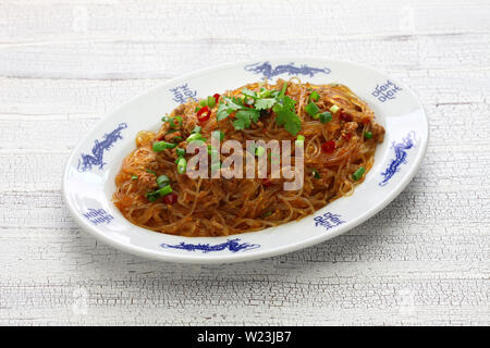 Pikante Pfannengerichte vermicelli mit Schweinehack, klassische Sichuan Gericht in der chinesischen Küche als "Ameisen auf einen Baum' Stockfoto