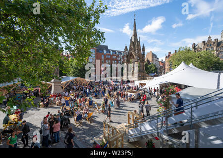 Manchester, Großbritannien. 5. Juli 2019. Der Eröffnungstag Festival Square, wo Manchester Albert Platz in zentraler Lage für freie Musik während der Manchester International Festival 2019 gedreht wird. Dies ist das 7. Mal die Biennale International Arts Festival stattgefunden hat seit seiner Gründung ist © Russell Hart 2007/Alamy Leben Nachrichten. Stockfoto