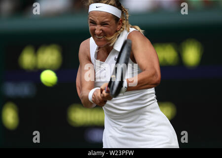 Wimbledon, London, UK. 05. Juli, 2019. 5. Juli 2019, den All England Lawn Tennis und Croquet Club, Wimbledon, England, Wimbledon Tennis Turnier, Tag 5; Victoria Azarenka zurück zu Simon Halep Credit: Aktion Plus Sport Bilder/Alamy leben Nachrichten Stockfoto