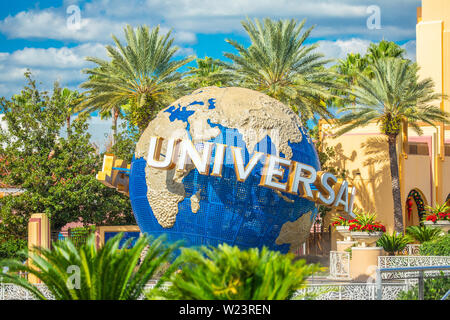 Die berühmten Universal Kugel in den Universal Studios Florida Themenpark. Nacht ansehen. Universal entfernt. Florida. Orlando. USA. Stockfoto