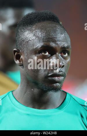 Kairo, Ägypten. 05. Juli, 2019. Der senegalesischen Sadio Mähne Aufwärmen vor dem 2019 Afrika Cup der Nationen Umlauf von 16 Fußballspiel zwischen Uganda und Senegal im Cairo International Stadium. Credit: gehad Hamdy/dpa/Alamy leben Nachrichten Stockfoto