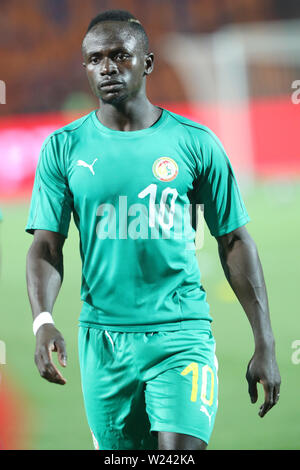 Kairo, Ägypten. 05. Juli, 2019. Der senegalesischen Sadio Mähne Aufwärmen vor dem 2019 Afrika Cup der Nationen Umlauf von 16 Fußballspiel zwischen Uganda und Senegal im Cairo International Stadium. Credit: gehad Hamdy/dpa/Alamy leben Nachrichten Stockfoto