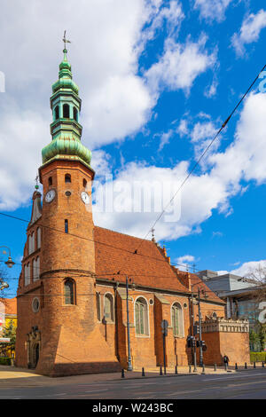 Bydgoszcz, Kujavian-Pomeranian/Polen - 2019/04/01: Außen der Klarissen um die Kirche der Himmelfahrt der Jungfrau Maria gewidmet Stockfoto