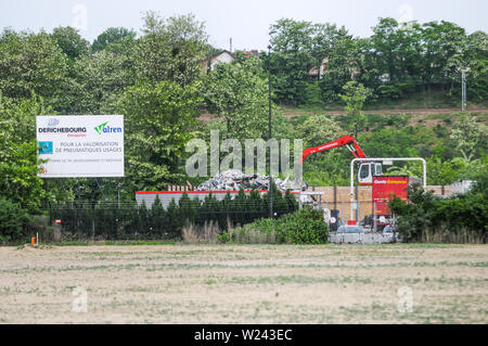 Derichebourg Altreifen Recyclinganlage, Gennevilliers Hafen, Hauts-de-Seine, Île-de-France, Frankreich Stockfoto