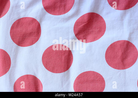 Weiß gerillt Leinwand mit roten Kreisen, Kinder Bettwäsche Stockfoto