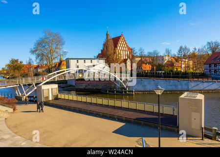 Bydgoszcz, Kujavian-Pomeranian/Polen - 2019/04/01: Panoramablick auf das historische Stadtzentrum mit der Altstadt Wohnhäuser entlang der Fluss Brda Stockfoto