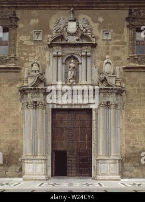 FACHADA - PORTADA RENACENTISTA-1511 - ARQUITECTURA ZIVILEN ESTILO REYES CATOLICOS. Lage: HOSPITAL REAL. Spanien. Stockfoto