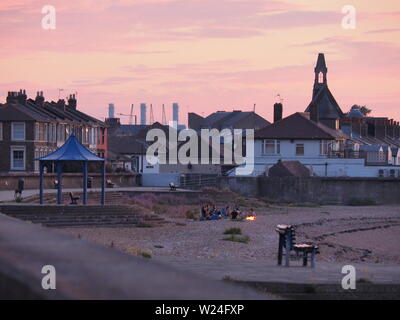 Sheerness, Kent, Großbritannien. 5. Juli, 2019. UK Wetter: Einen traumhaften Sonnenuntergang in Sheerness, Kent am Ende einer heißen und feuchten Tag. Credit: James Bell/Alamy leben Nachrichten Stockfoto