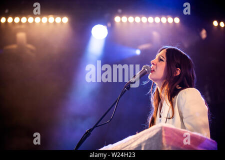 Roskilde, Dänemark. 05. Juli, 2019. Roskilde, Dänemark. Juli 05th, 2019. Der amerikanische Sänger, Songwriter und Musiker Weyes Blut führt ein Live Konzert während der dänischen Musik Festival Roskilde Festival 2019. (Foto: Gonzales Foto/Alamy leben Nachrichten Stockfoto