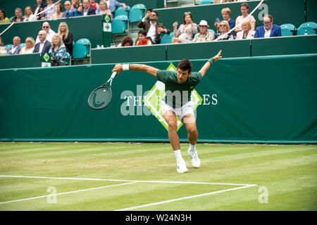 Stoke Poges, Buckinghamshire, Großbritannien. 25. Juni 2019. Weltweit die Nummer 1 Novak Djokovic (SRB) Öffnet das Boodles in Stoke Park Country Club, Hotel und Spa. Credit: Maureen McLean/Alamy Stockfoto