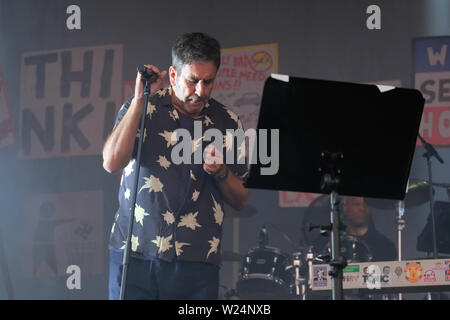 Große Tew, Oxfordshire, 5. Juli 2019. Terry Hall mit den Specials auf der Bühne, tolle Tew, Oxfordshire Credit: Dawn Fletcher-Park/Alamy leben Nachrichten Stockfoto