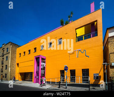 Mode und Textil Museum London - Contemporary Fashion Museum in Bermondsey von Designerin Zandra Rhodes gegründet 2003, Architekten Ricardo Legorreta Stockfoto