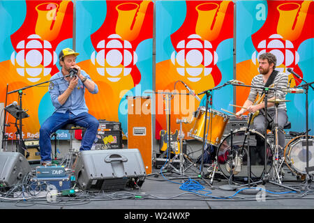 Shawn Halle und Matthew Rogers. aka Der Harpoonist und der Axtmörder, CBC musikalische Nooners, Vancouver, British Colu Stockfoto
