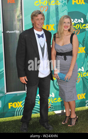 LOS ANGELES, Ca. August 10, 2009: Christopher Atkins & Tochter Britney bei den 2009 Teen Choice Awards am Gibson Amphitheatre Universal City. © 2009 Paul Smith/Featureflash Stockfoto