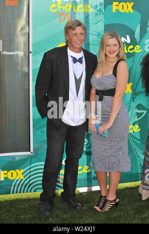 LOS ANGELES, Ca. August 10, 2009: Christopher Atkins & Tochter Britney bei den 2009 Teen Choice Awards am Gibson Amphitheatre Universal City. © 2009 Paul Smith/Featureflash Stockfoto