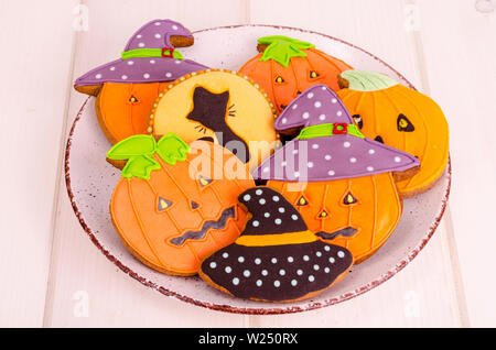 Hausgemachte Lebkuchen mit Bildern für Halloween Stockfoto