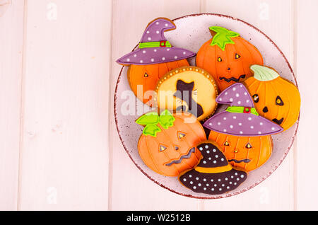 Hausgemachte Lebkuchen mit Bildern für Halloween Stockfoto