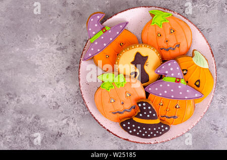 Hausgemachte Lebkuchen mit Bildern für Halloween Stockfoto