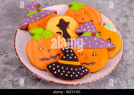 Hausgemachte Lebkuchen mit Bildern für Halloween Stockfoto