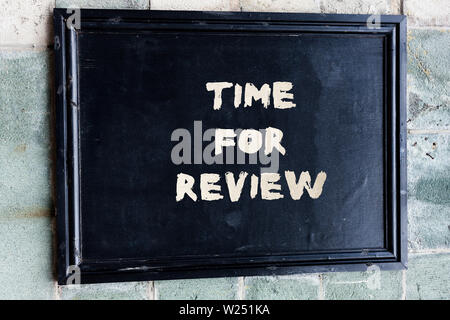 Schreiben Hinweis zu zeigen. Business Konzept für ein System oder eine Situation in seiner formalen Prüfung Stockfoto