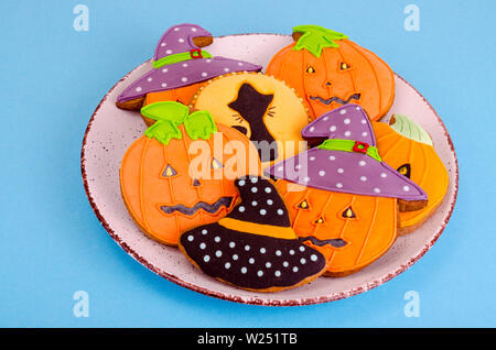 Hausgemachte Lebkuchen mit Bildern für Halloween Stockfoto