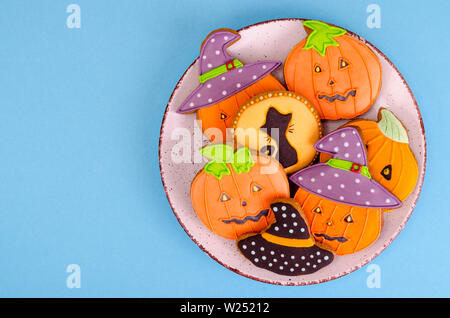 Hausgemachte Lebkuchen mit Bildern für Halloween Stockfoto