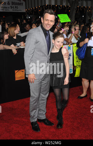 LOS ANGELES, Ca. November 16, 2009: Michael Sheen & Tochter Lily bei der Weltpremiere seines neuen Films "Die Twilight Saga: New Moon' bei Mann Dorf- & Bruin Theater, Westwood. © 2009 Paul Smith/Featureflash Stockfoto