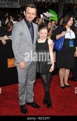 LOS ANGELES, Ca. November 16, 2009: Michael Sheen & Tochter Lily bei der Weltpremiere seines neuen Films "Die Twilight Saga: New Moon' bei Mann Dorf- & Bruin Theater, Westwood. © 2009 Paul Smith/Featureflash Stockfoto