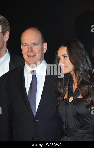 LOS ANGELES, Ca. Oktober 22, 2009: Demi Moore & Fürst Albert II. von Monaco an den 2009 Rodeo Drive Walk of Style Awards, die Prinzessin Grace von Monaco (posthum) und Französisch Juwelier Cartier geehrt. © 2009 Paul Smith/Featureflash Stockfoto