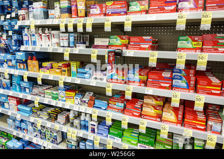 Miami Beach Florida, North Beach, Walgreens Apotheke, Regale zeigen Verkauf im Inneren, über der Theke, Cortizone-10, Salbe, Juckreiz Erleichterung, Hydrocortison Creme Stockfoto