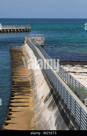 Der Boynton Einlass öffnet sich in den Atlantischen Ozean zwischen Manalapan und Ocean Ridge, Florida, USA. Stockfoto