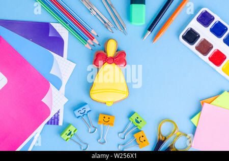 September, Beginn der Schule, erste Bell, Lieferungen für die Studie. Stockfoto