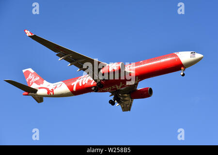 Airbus A330-300 9M-XXS von Air Asia X, Ansatz von Flughafen Perth, Western Australia Stockfoto