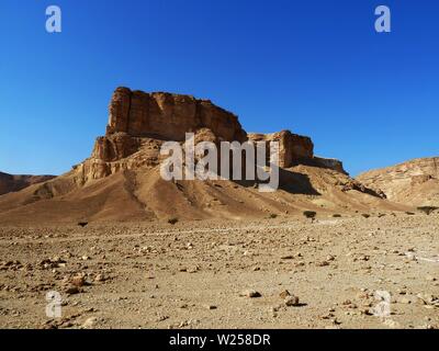 Rock felsabstürze am Rande der Trias und Jura sedimentären Felsen westlich von Riyadh Stockfoto