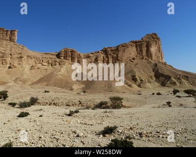 Rock felsabstürze am Rande der Trias und Jura sedimentären Felsen westlich von Riyadh Stockfoto