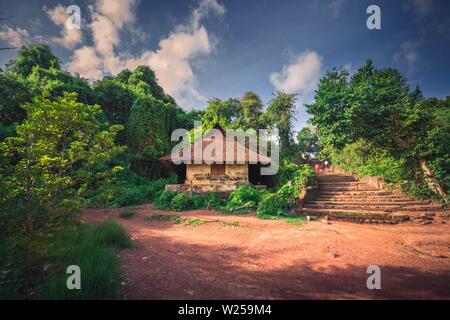 Sasthamcotta, Kollam, Kerala, Indien - 16. Juni 2019: Alte Gebäude in der Nähe von Sasthamcotta See Stockfoto