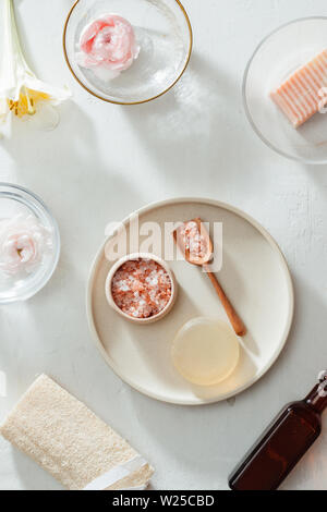 Mode und Schönheit Konzept mit Spa auf weißem Hintergrund Stockfoto