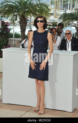 CANNES, Frankreich. Mai 24, 2009: Anna Mouglalis am Fotoshooting für ihren Film "Coco Chanel & Igor Stravinsky" auf der 62. Festival de Cannes. © 2009 Paul Smith/Featureflash Stockfoto