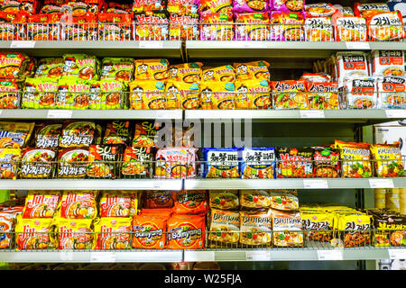 Asiatischen Supermarkt 'Asien' Supermarkt Regale, instant Suppe, Dresden, Deutschland Stockfoto