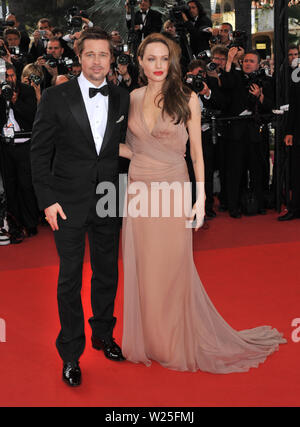 CANNES, Frankreich. 20. Mai 2009: Brad Pitt und Angelina Jolie bei der Premiere von seinem neuen Film 'Inglourious Basterds' im Wettbewerb auf das 62. Festival de Cannes. © 2009 Paul Smith/Featureflash Stockfoto