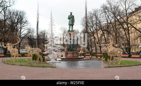 Helsinki, Finnland - 27 Dezember, 2017: Statue in Helsinki Park Stockfoto