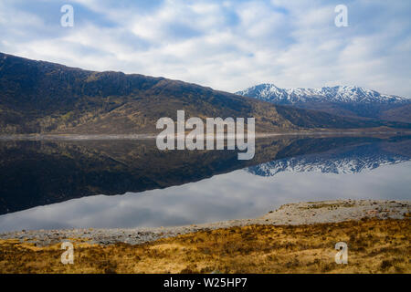 Blick auf Loch Cluanie in den schottischen Highlands Stockfoto