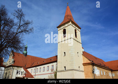 Minoritenkloster mit der Kirche von Corpus Christi, Český Krumlov, Tschechische Republik, Europa Stockfoto