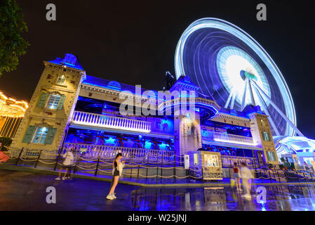 Bangkok, Thailand - 3 Juli, 2019: The Haunted House im Vergnügungspark in der Nacht von ASIATIQUE SUN der Riverfront Shopping Mall Stockfoto