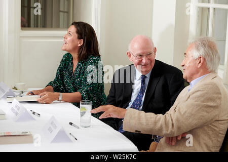 Anna Pasternak, Sir Tim Waterstone & Sir Antony Beevor in den Oldie literarische Mittagessen; 02/07/19. Stockfoto