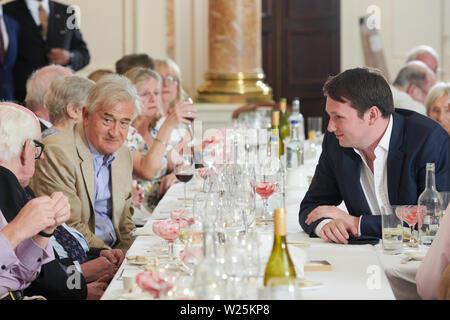 Barry Cryer, Sir Antony Beevor & Jack Blackburn in den Oldie literarische Mittagessen; 02/07/19. Stockfoto